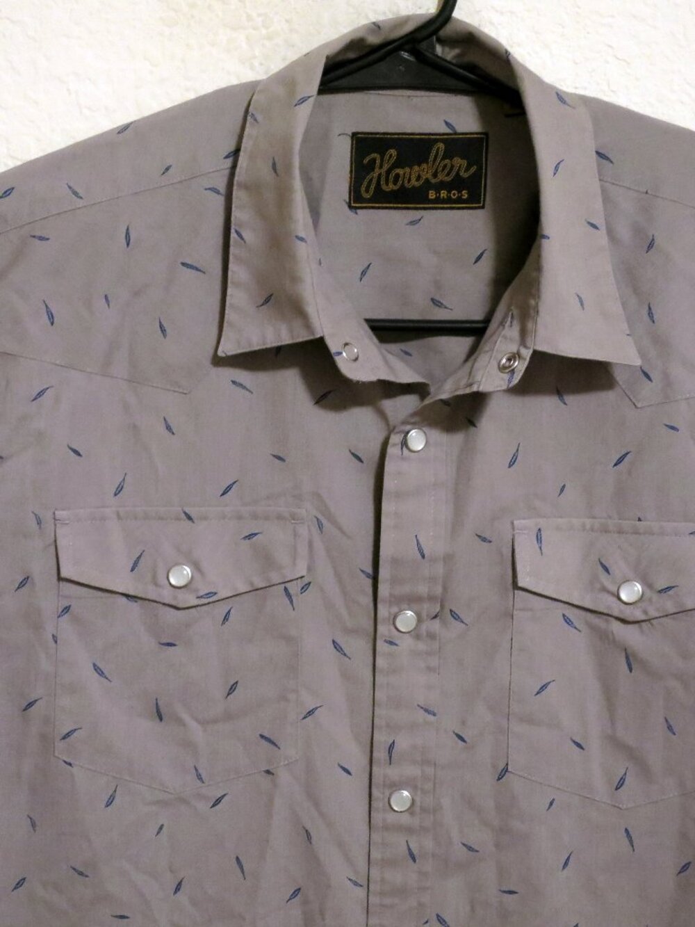 Howler Brothers Shirt Mens Medium Short Sleeve Snap Western Gray Blue Leaves